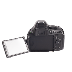 Nikon D5200 + 18-55mm F/3.5-5.6G VR II