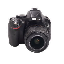 Nikon D5200 + 18-55mm F/3.5-5.6G VR II