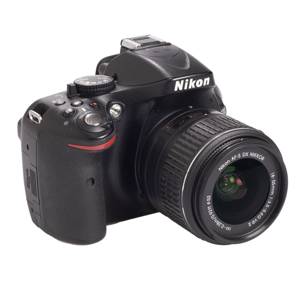 Nikon D5200 + 18-55mm F/3.5-5.6G VR II