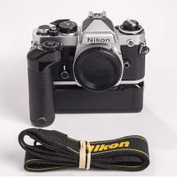 Nikon FE Hus + MD-12 Batterigreb
