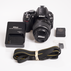Nikon D3100 + AF-S DX ED 18-55mm F3.5-5.6G II