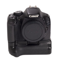 Canon EOS 550D Body + Meike Batterigreb