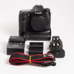 Canon EOS 70D Body + Meike Batterigreb