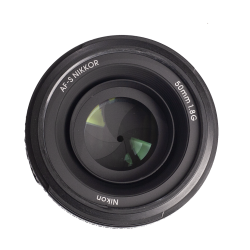 Nikon AF-S Nikkor 50mm f/1.8G + HB-47 Modlysblnde