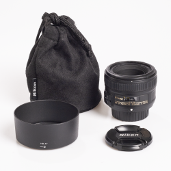 Nikon AF-S Nikkor 50mm f/1.8G + HB-47 Modlysblnde