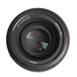 Nikon AF-S Nikkor 50mm f/1.8G + HB-47 modlysbl�nde