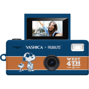 YASHICA Funtastic Keychain Camera (Basketball Snoopy)