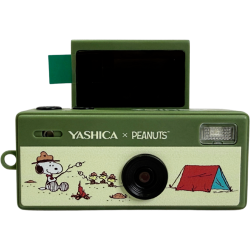 YASHICA Funtastic Keychain Camera (Snoopy's Summit)