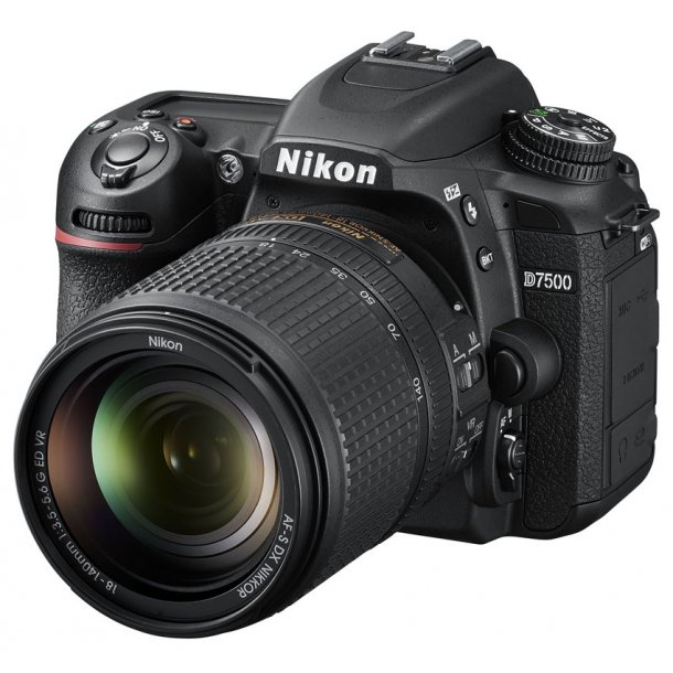 Nikon D7500 + AF-S 18-140mm VR